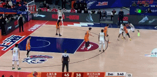 内线被打爆!洛夫顿&王哲林连续得分 上海9-0打停广厦 内线被打爆!洛夫顿&王哲林连续得分 上海9-0打停广厦