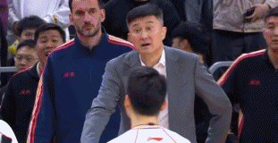 广东遭绝杀！赛后浙江广东双方球员拥抱致意 只有杜锋在抱怨裁判