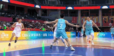 被追着打！王睿泽1分钟连续出现犯规 累计3次犯规被换下场