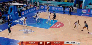 漂亮的防守反击!周琦篮下迎面大帽罗凯文 曾凡博反击2+1打停宁波 漂亮的防守反击!周琦篮下迎面大帽罗凯文 曾凡博反击2+1打停宁波