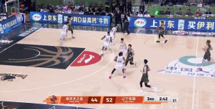 有失水准！黄荣奇借掩护突破直接上空篮 可惜没上进！