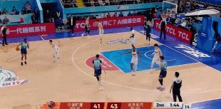 全能表现！宁波外援辛普森半场8中4拿到12分4板6助1断