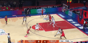 空中轰炸！威金顿送抛传 徐昕起飞双手空接暴扣虐筐