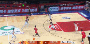 炸裂输出！刘颜诚开场三分4中4独得12分 帮助广州22-4领先新疆