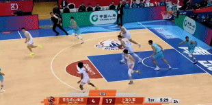 开局就要花？王哲林连续打反击 慢三步左手扣篮+上篮2+1！