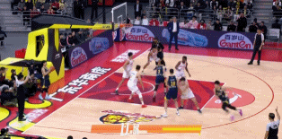 大心脏！萨林杰连续中投命中 帮助广东取得4分领先