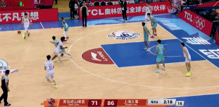 这球骗了所有人！古德温兜出来三分假投真传 李弘权轻松吃饼扣篮