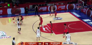 如出一辙！琼斯接连下顺送两记势大力沉的暴扣 浙江领先到28分！