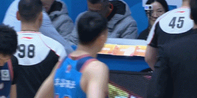 未来可期！段睿骐最后超远三分不中很懊恼&球衣捂脸 加克过来安慰