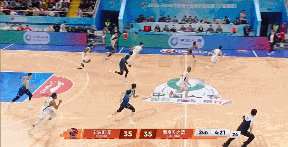 半场还不到！姜贺退防被辛普森打成2+1 仅打6分钟犯满离场