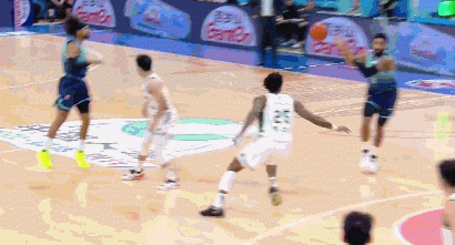 冲起来就是暴扣！小马丁顺下接球单臂暴力劈扣