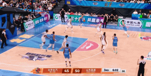 不难不进!陈盈骏拆炸弹 接球漂移顶着防守扔进压哨三分! 不难不进!陈盈骏拆炸弹 接球漂移顶着防守扔进压哨三分!