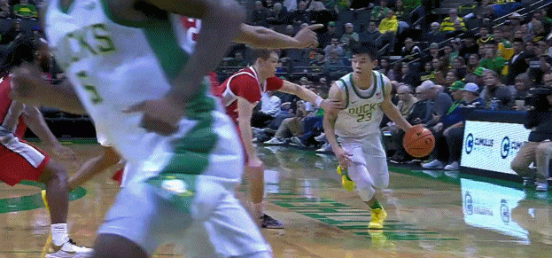 打得很从容！林葳突破主动找对抗抛投打成2+1