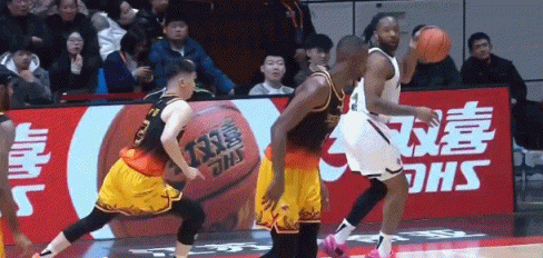 完全挡不住！威尔斯背身单打抛投命中 辽宁前6投全中&已领先10分