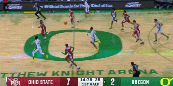 不惧对抗！林葳快下接球对抗上篮打破得分荒