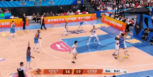 找到手感！斯佩尔曼连续中投+三分砍下10分 助北京咬住比分！