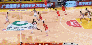 火气很大！孙铭徽强攻认为自己被犯规没吹 怒摔面具领到技犯