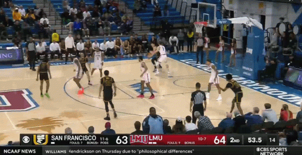 帮助球队反超1分!王俊杰低位背打转身上篮得分打停对手 帮助球队反超1分!王俊杰低位背打转身上篮得分打停对手