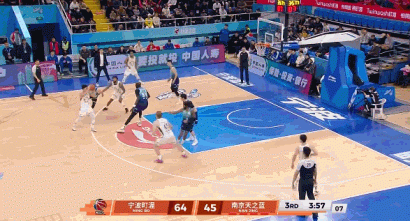 没你早花了！邬挺嘉底角接球再中三分 个人本场第五记