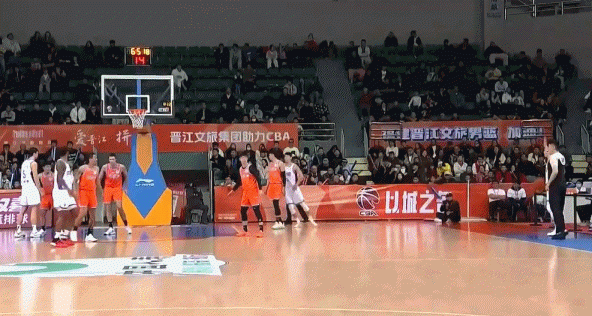 边线球也不难呀!林庭谦发边线球直接助飞大卫·詹姆斯空接暴扣 边线球也不难呀!林庭谦发边线球直接助飞大卫·詹姆斯空接暴扣