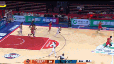 时间刚刚好!托马斯接球到前场稳稳命中压哨三分球 时间刚刚好!托马斯接球到前场稳稳命中压哨三分球