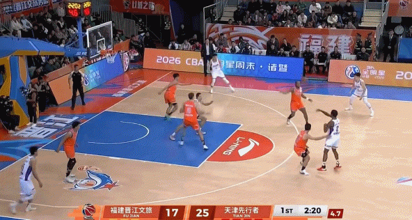 这球也能进!林庭谦对抗后顶着防守强投 漂移压哨打板三分再中! 这球也能进!林庭谦对抗后顶着防守强投 漂移压哨打板三分再中!