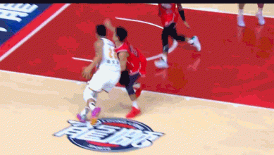 看不下去了!杨文学上篮倒地没吹 韩硕不满吃T 看不下去了!杨文学上篮倒地没吹 韩硕不满吃T