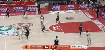 错进错出！王睿泽上篮得手 打破青岛5分钟进球荒稳住局势