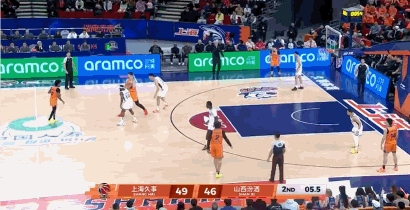 把握机会！偰李永炜接古德温分球 底角射落半场压哨三分