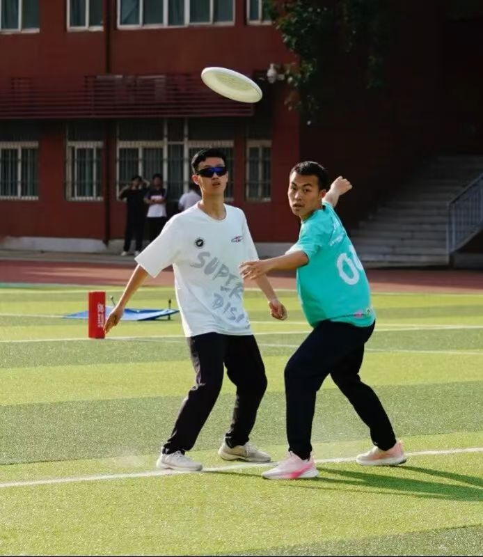 追光丨请国手带训练，选社团挑花眼……中学体育发展有妙招