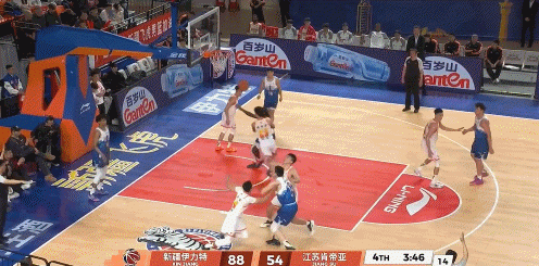 上来敢于表现自己!李炎哲击地妙传 冯傲底线突破送出双手扣篮! 上来敢于表现自己!李炎哲击地妙传 冯傲底线突破送出双手扣篮!