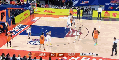 于无声处听惊雷！王哲林关键抢断+三分发炮 一攻一防杀死比赛