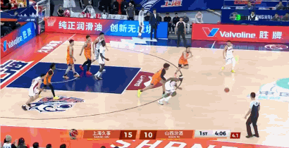 美式打法！李弘权果断扑抢完成断球 1打0双手重扣引燃全场