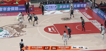 穷追猛打！韦瑟斯庞三分再中 帮助青岛将分差拉开到20分