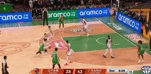 完成止血！王岚嵚突破对抗大拉杆上篮打成2+1