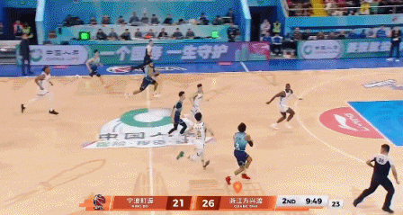 身体素质是真不错！小马丁反击接杰克逊抛传 飞身完成空接暴扣