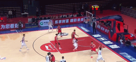 杀死比赛！田雨接郑昊燃传球正面三分一箭穿心 天津剩37秒领先8分