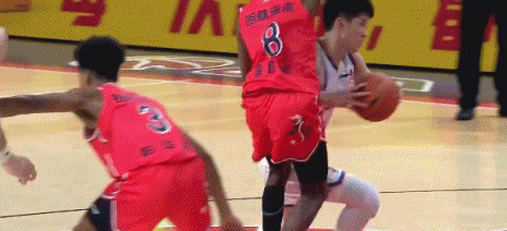 渐入佳境！林庭谦连续突破打进 天津末节7-0开局&领先广州到10分