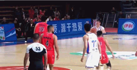 这是谁的部将！赖俊豪三分三连击连得9分 帮助天津追平比分