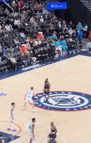 不讲理！哈登大幅度吊传 小卡连续虚晃干拔中投命中！