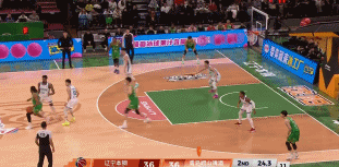 开启新篇章！赵森替补登场迎来首秀 强攻上篮拿到个人首分