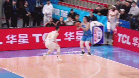 越难越进！张才仁零度角接球三分直接出手 皮球空心入网压哨命中