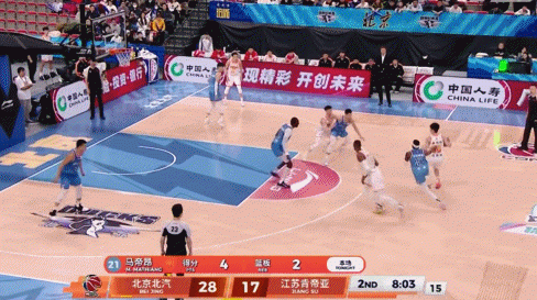 哼哈二将！亨特&贾尔斯半场合计17中9 合砍23分10篮板抗衡强敌