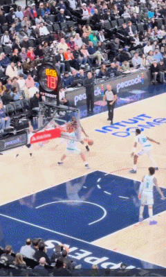 嚼碎了喂嘴里！哈登突破吸引四人防守 手递手助攻祖巴茨吃饼