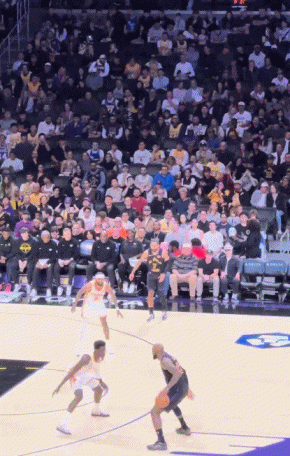 突破还是很犀利！詹姆斯单打盖耶 连续背运+快下强突左手上篮！