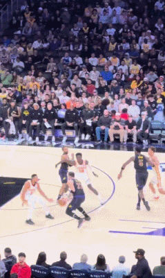 研究过！东契奇秀脑后传球 杰伦·约翰逊直接抢断反击造犯规