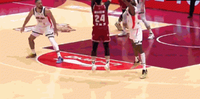 对手给你鼓掌!李悦洲三分要弹出界 袁照耀救球直接扔出界还球权 对手给你鼓掌!李悦洲三分要弹出界 袁照耀救球直接扔出界还球权