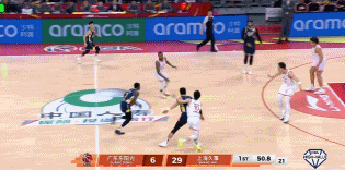 久旱逢甘霖！萨姆纳后场持球一条龙坚决冲筐 打成2+1为球队止血