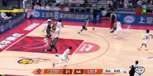 这球有MVP的影子！胡明轩氮气加速甩开防守 大踏步上篮命中