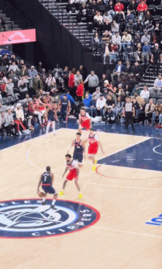 再度喂饼！哈登和尼德豪泽挡拆 高抛传球助攻后者扣篮